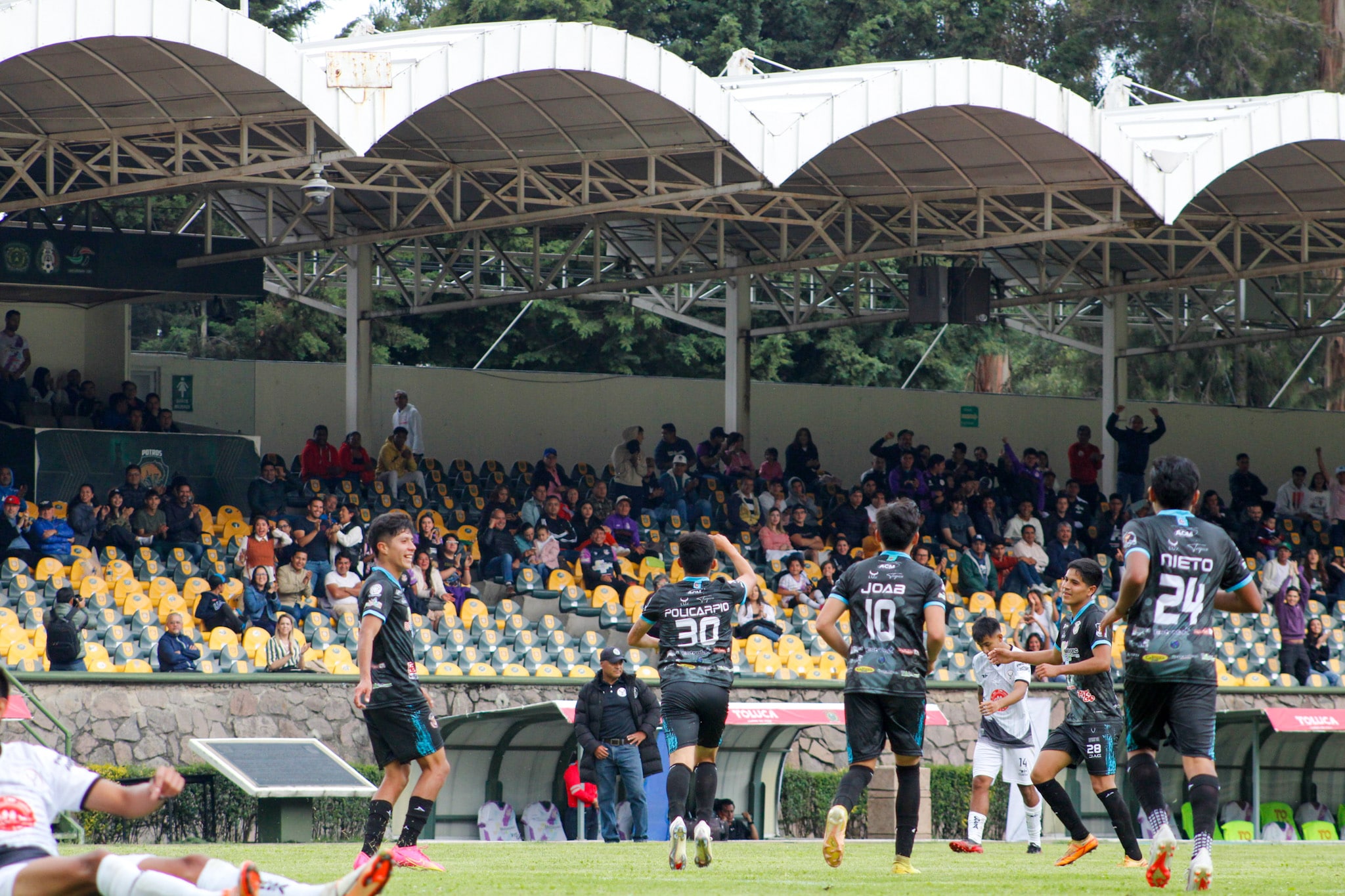 Artesanos FC consiguió su primera victoria histórica en Liga Premier