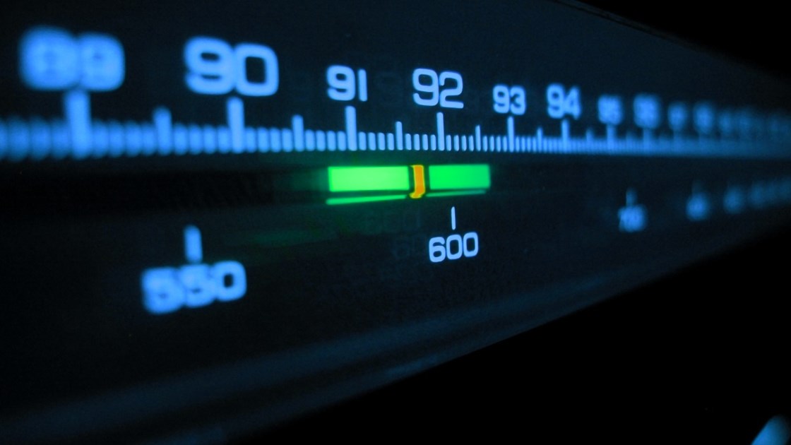finFM Radio Wallpaper Background